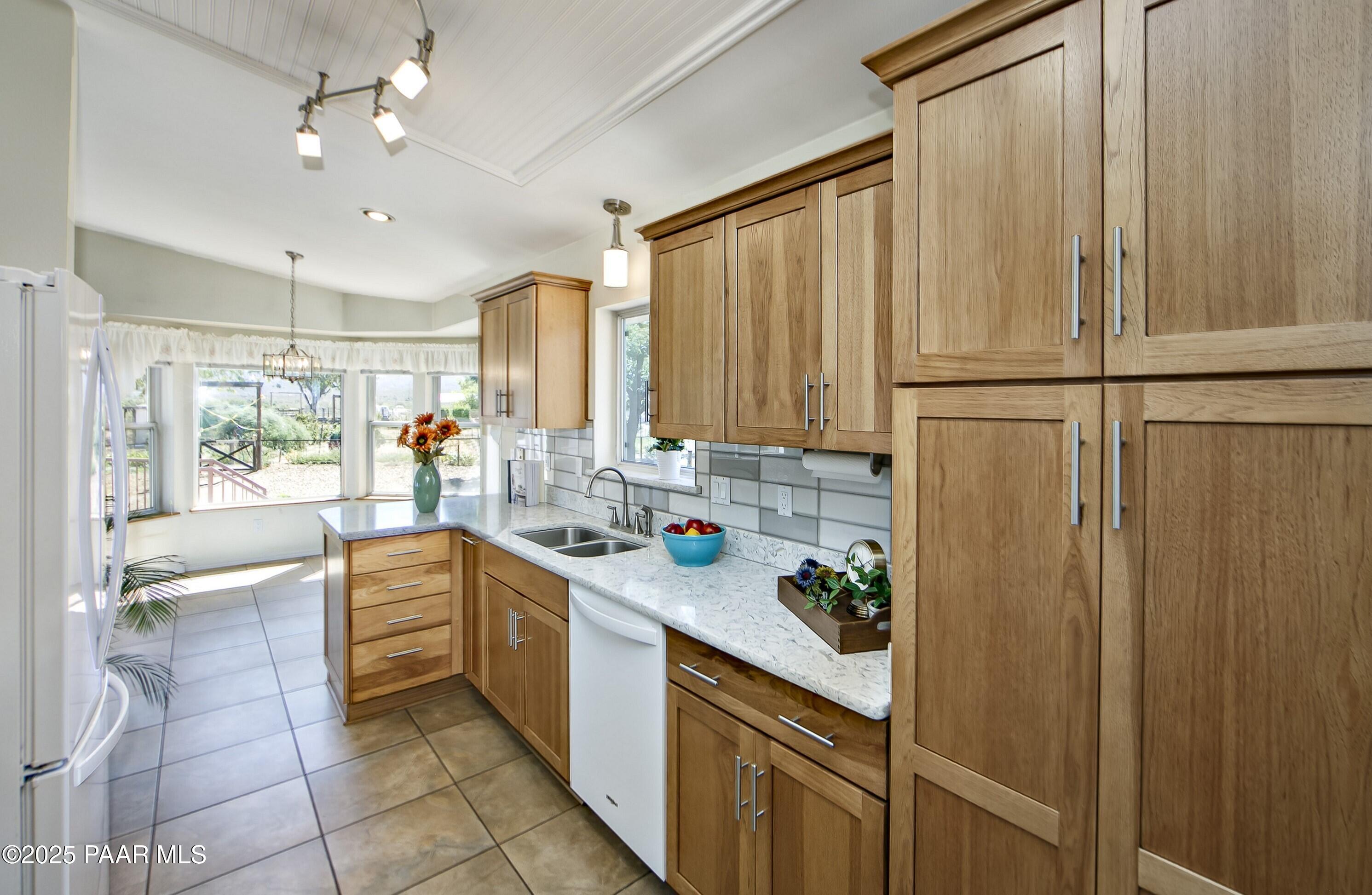 11800 West Faded Whistle Road Prescott, AZ 86305 - Photo 12 of 65 Kitchen