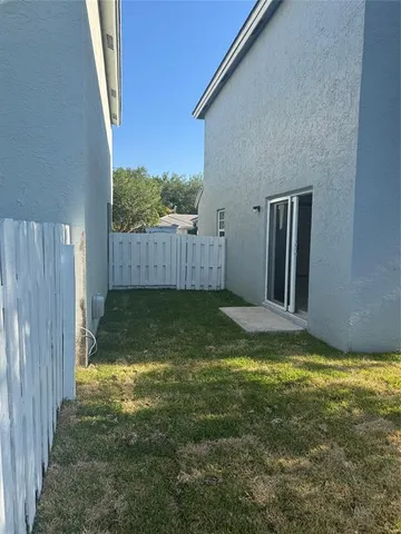 a view of a backyard with tub