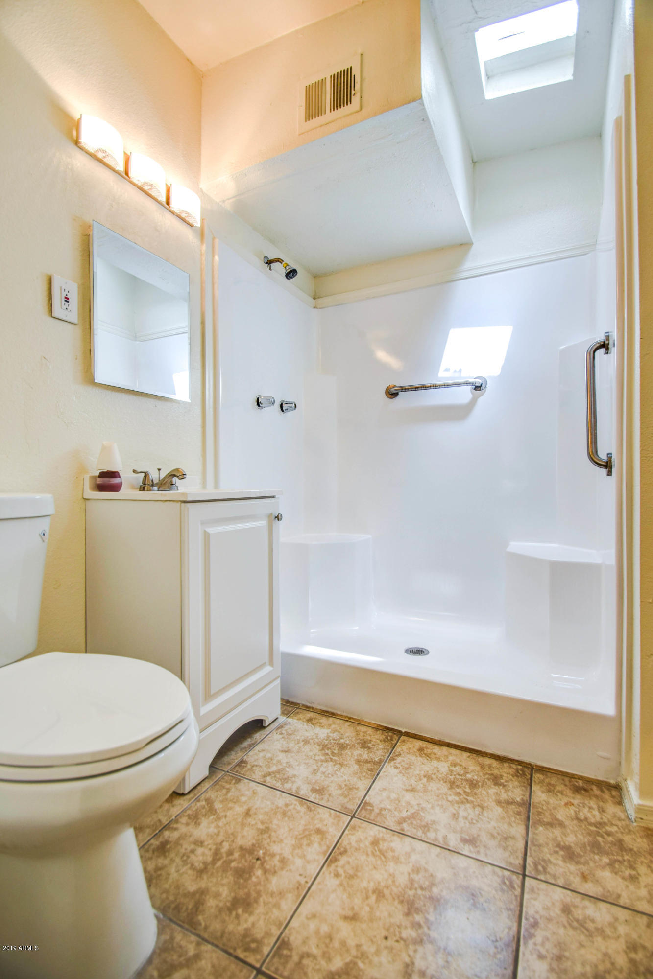 4215 West Cheery Lynn Road Phoenix, AZ 85019 - Photo 23 of 35 Bathroom 2-2