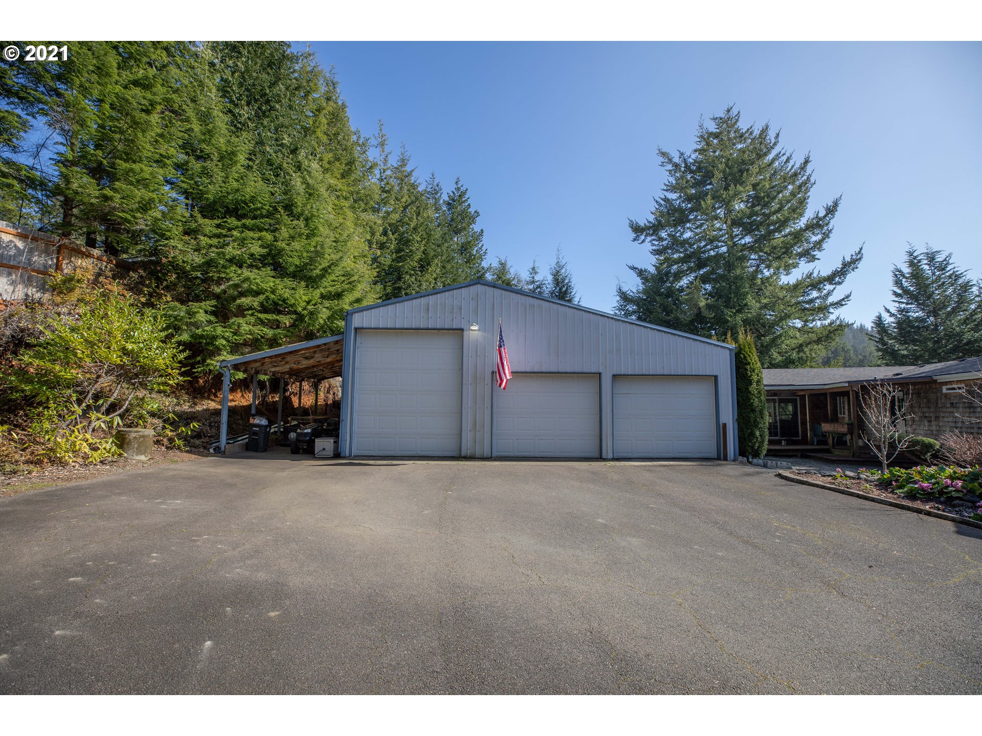 67581 North Bay Road North Bend, OR 97459 - Photo 2 of 31 Gallery Image 2