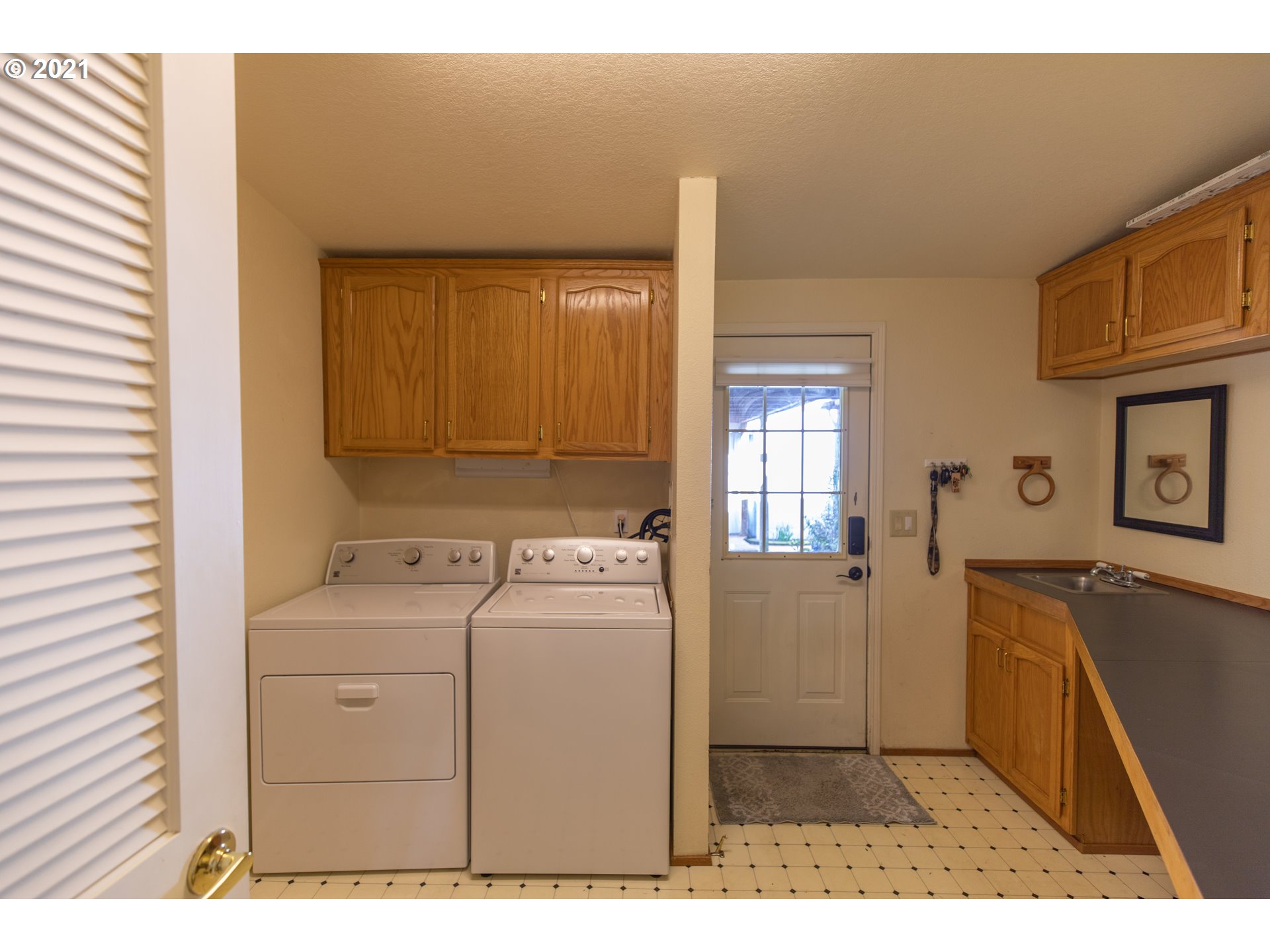 67581 North Bay Road North Bend, OR 97459 - Photo 16 of 31 Gallery Image 16