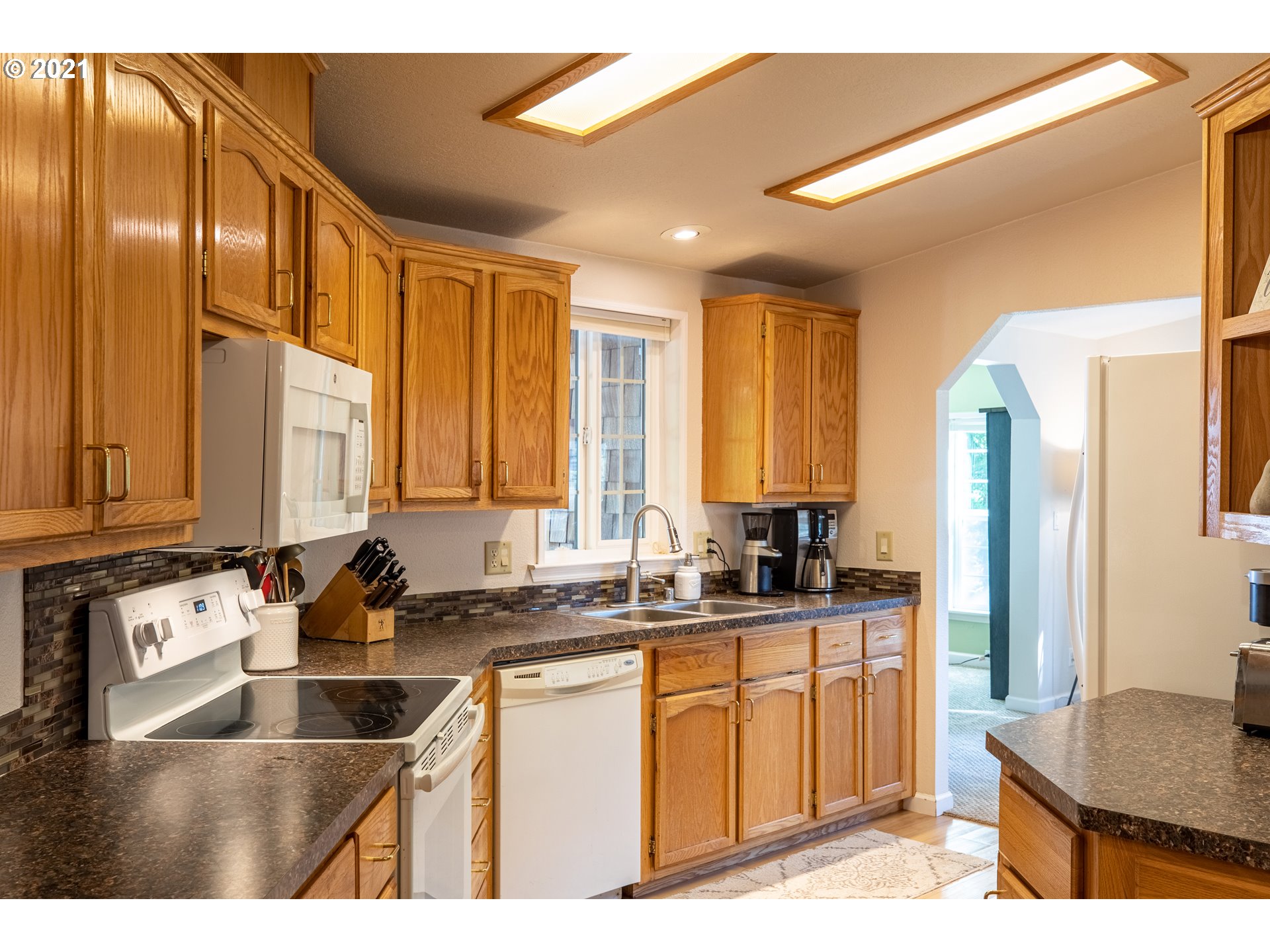67581 North Bay Road North Bend, OR 97459 - Photo 4 of 31 Gallery Image 4