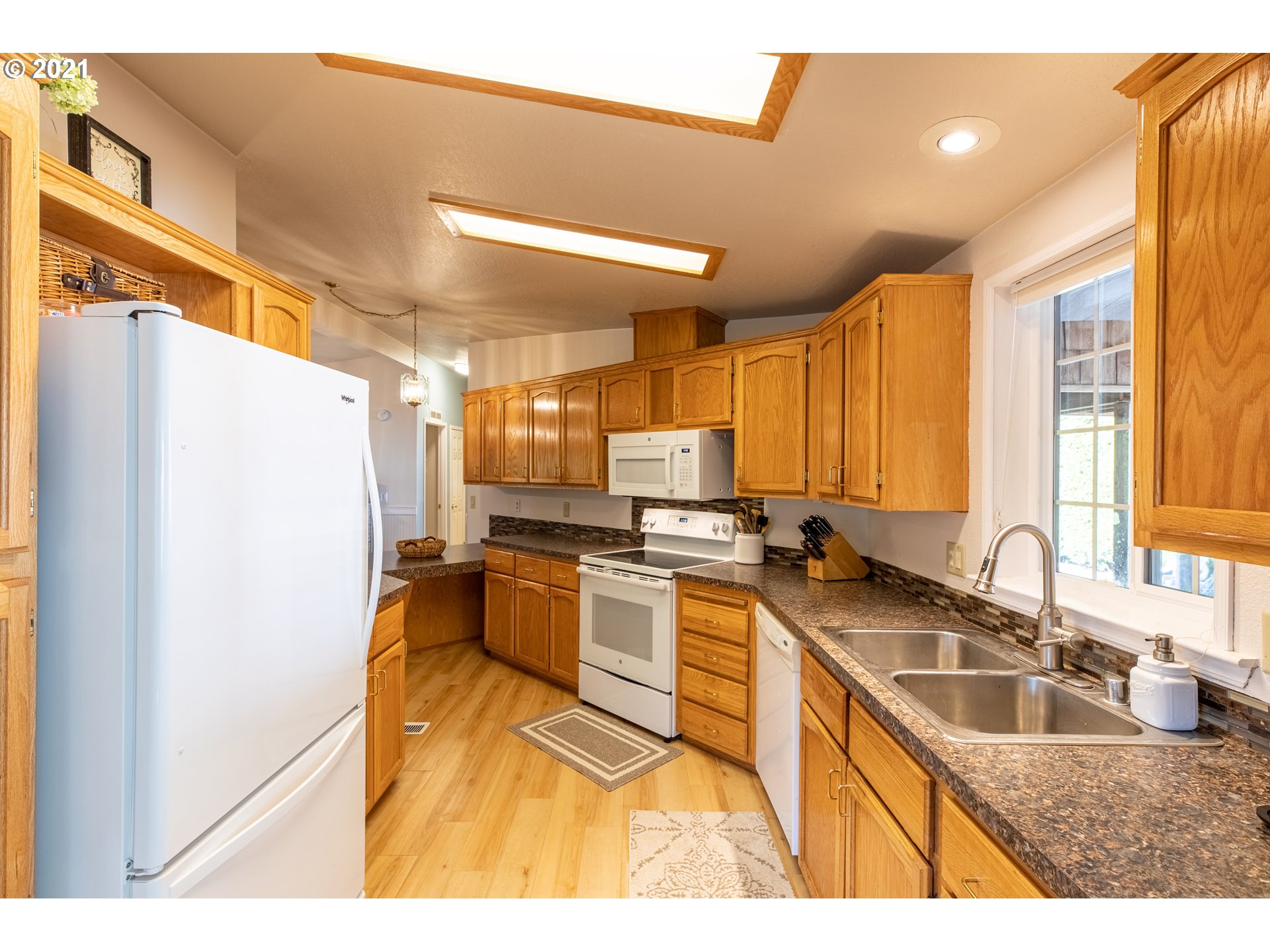 67581 North Bay Road North Bend, OR 97459 - Photo 5 of 31 Gallery Image 5