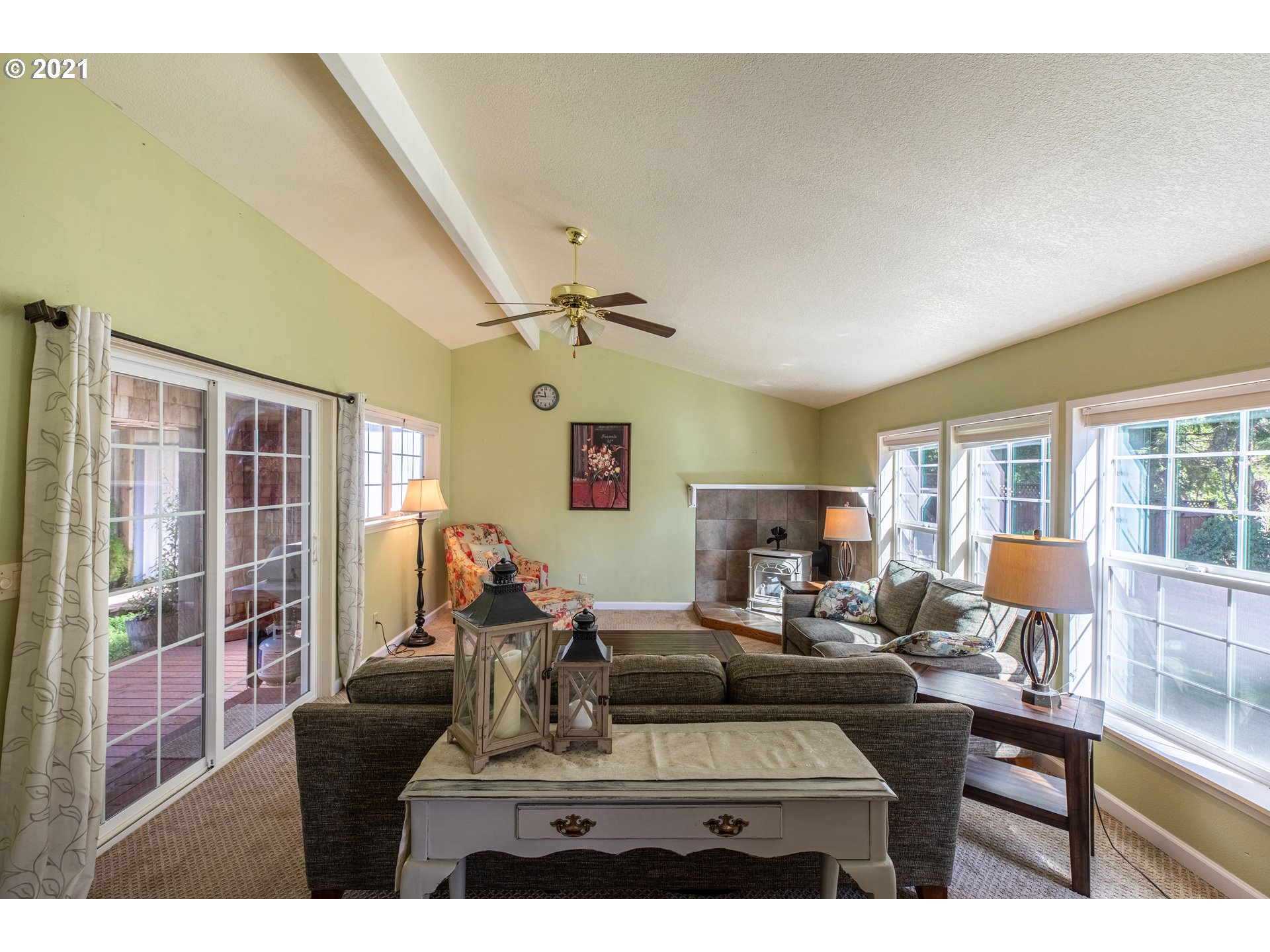 67581 North Bay Road North Bend, OR 97459 - Photo 6 of 31 Gallery Image 6