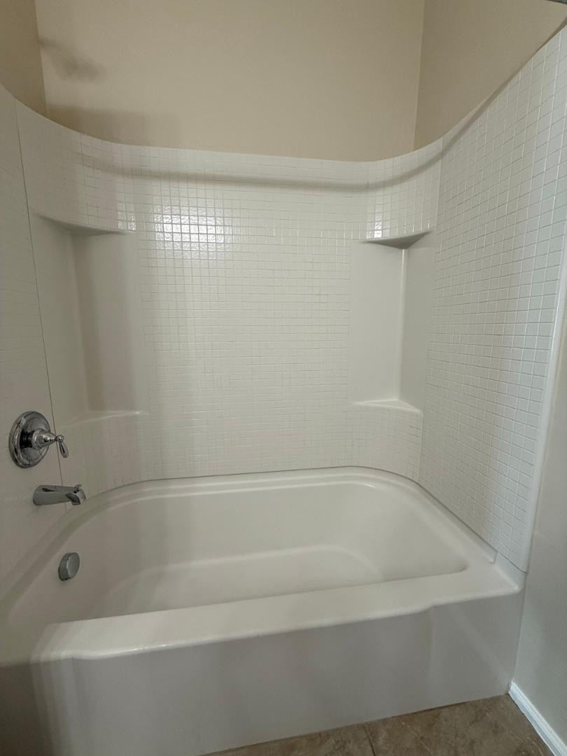 2725 East Mine Creek Road, Unit 1151 Phoenix, AZ 85024 - Photo 19 of 31 a bathroom with a bathtub