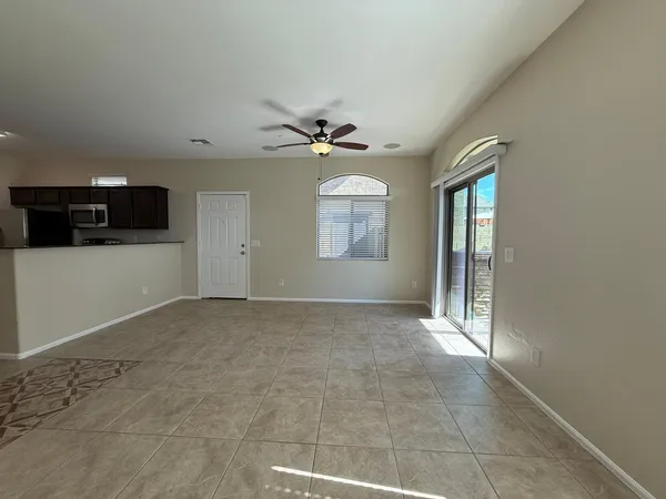 $2,095 | 2725 East Mine Creek Road, Unit 1151, Phoenix, AZ 85024