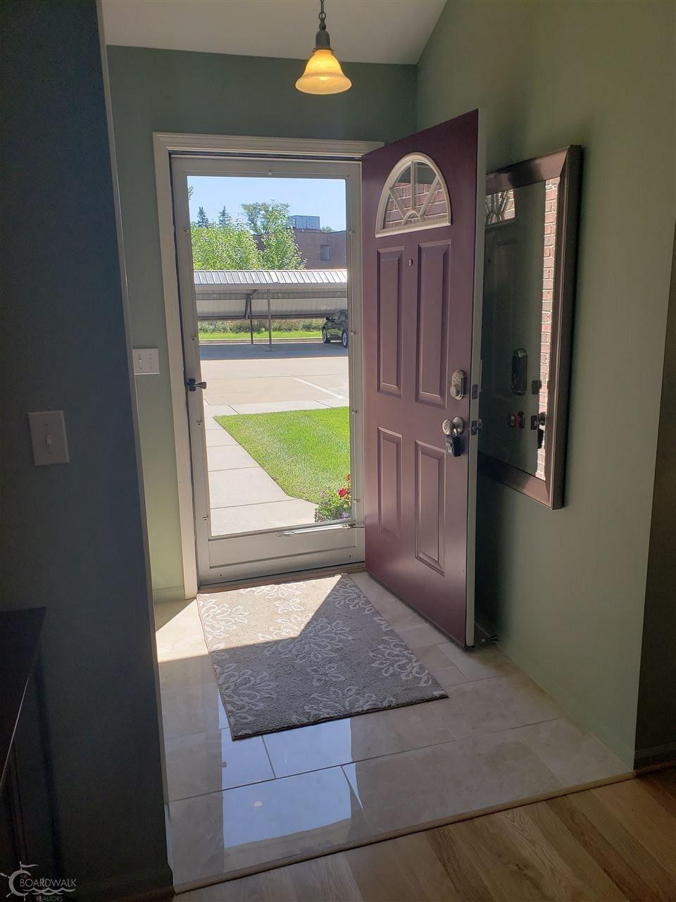 33552 Utica Road Fraser, MI 48026 - Photo 4 of 43 50014726-3.JPG
