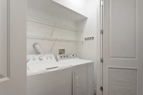 $599,000 | 3535 North Lakewood Avenue, Unit 2, Chicago, IL 60657