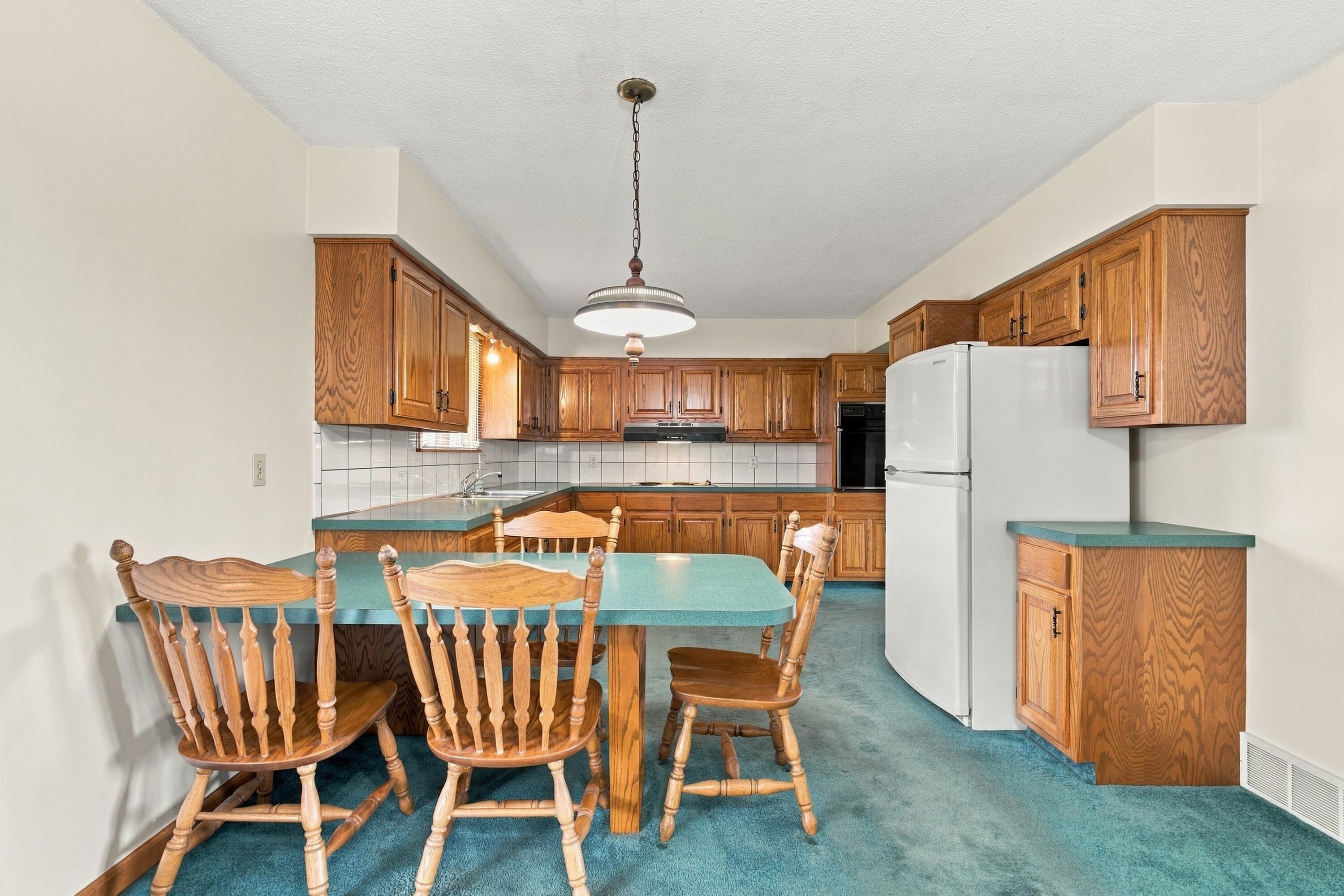 2464 Lees Road Newark, OH 43056 - Photo 23 of 44 Eat in kitchen area
