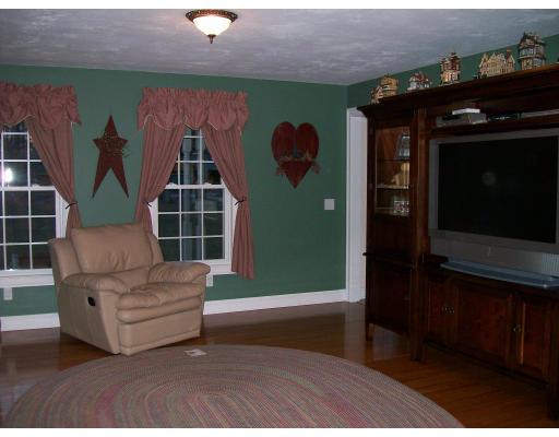 575 Scott Road Oakham, MA 01068 - Photo 10 of 23