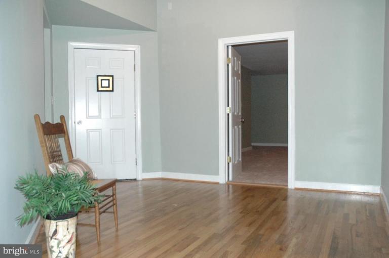 405 Holly Road Edgewater, MD 21037 - Photo 14 of 17 Entrance/Foyer