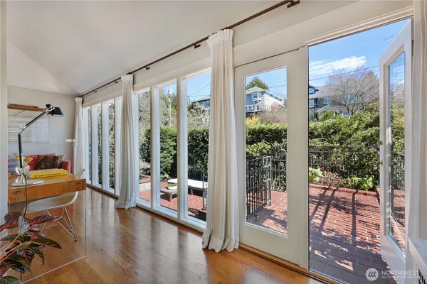 $1,950,000 | 901 11th Avenue East, Seattle, WA 98102