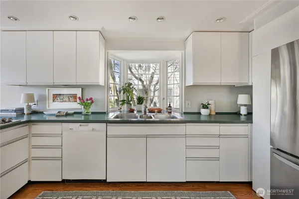 $1,950,000 | 901 11th Avenue East, Seattle, WA 98102