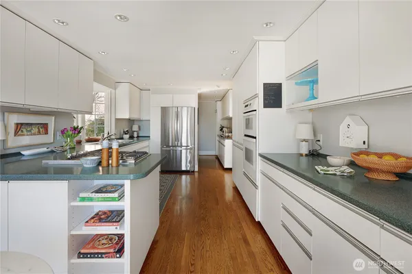 $1,950,000 | 901 11th Avenue East, Seattle, WA 98102