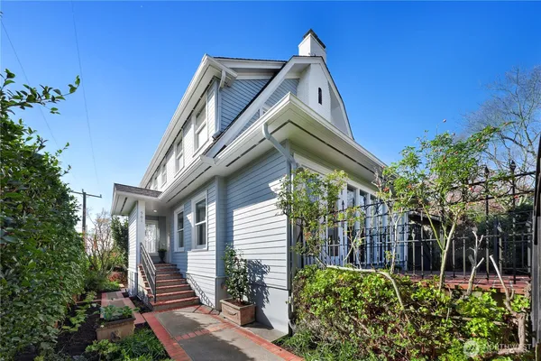 $1,950,000 | 901 11th Avenue East, Seattle, WA 98102