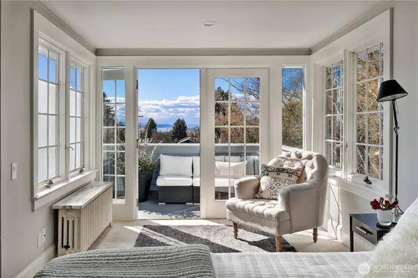 $1,950,000 | 901 11th Avenue East, Seattle, WA 98102