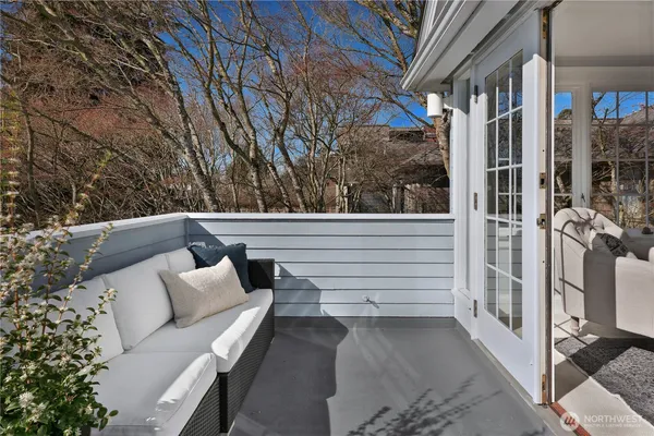 $1,950,000 | 901 11th Avenue East, Seattle, WA 98102