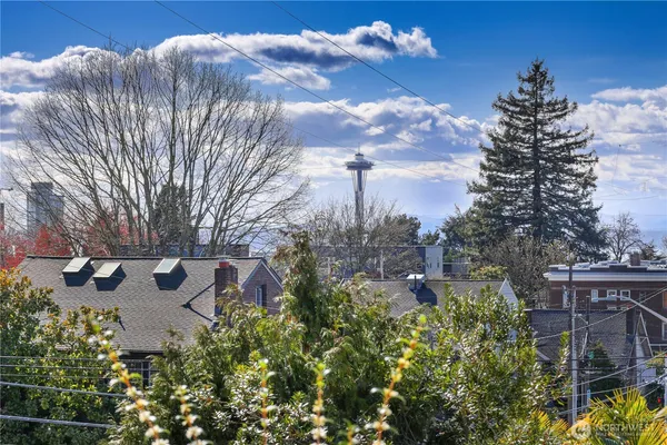 $1,950,000 | 901 11th Avenue East, Seattle, WA 98102