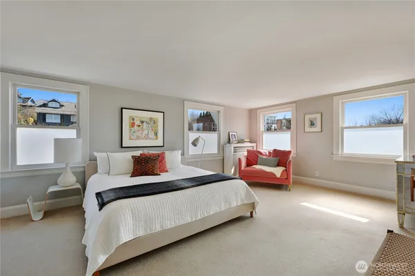 $1,950,000 | 901 11th Avenue East, Seattle, WA 98102