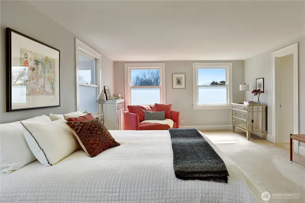 $1,950,000 | 901 11th Avenue East, Seattle, WA 98102