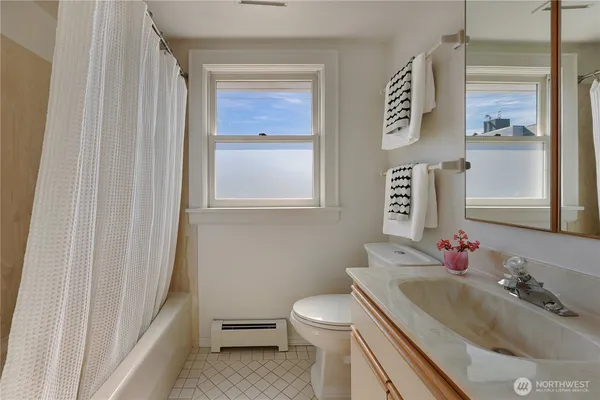 $1,950,000 | 901 11th Avenue East, Seattle, WA 98102