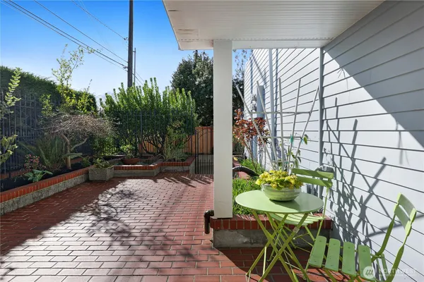 $1,950,000 | 901 11th Avenue East, Seattle, WA 98102