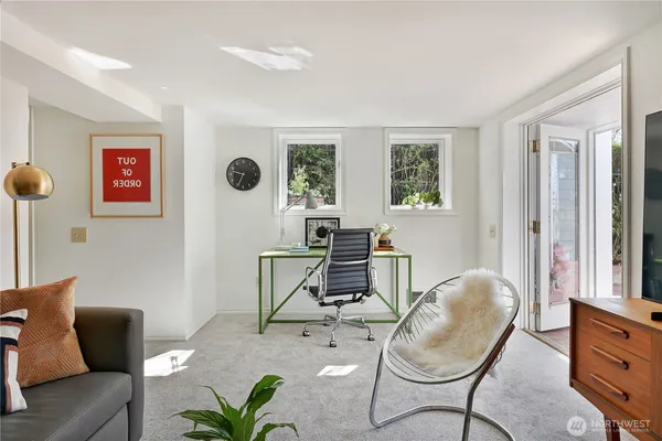 $1,950,000 | 901 11th Avenue East, Seattle, WA 98102