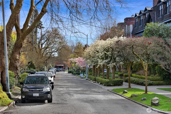 $1,950,000 | 901 11th Avenue East, Seattle, WA 98102