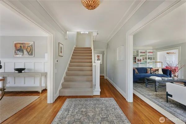 $1,950,000 | 901 11th Avenue East, Seattle, WA 98102