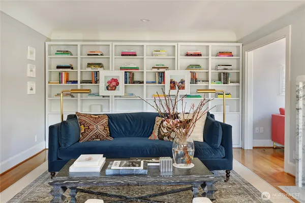 $1,950,000 | 901 11th Avenue East, Seattle, WA 98102