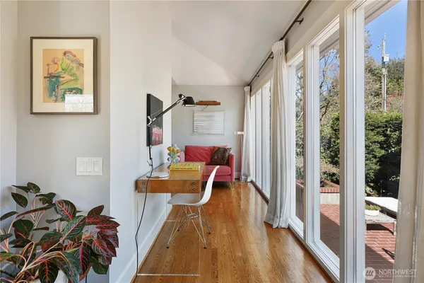 $1,950,000 | 901 11th Avenue East, Seattle, WA 98102