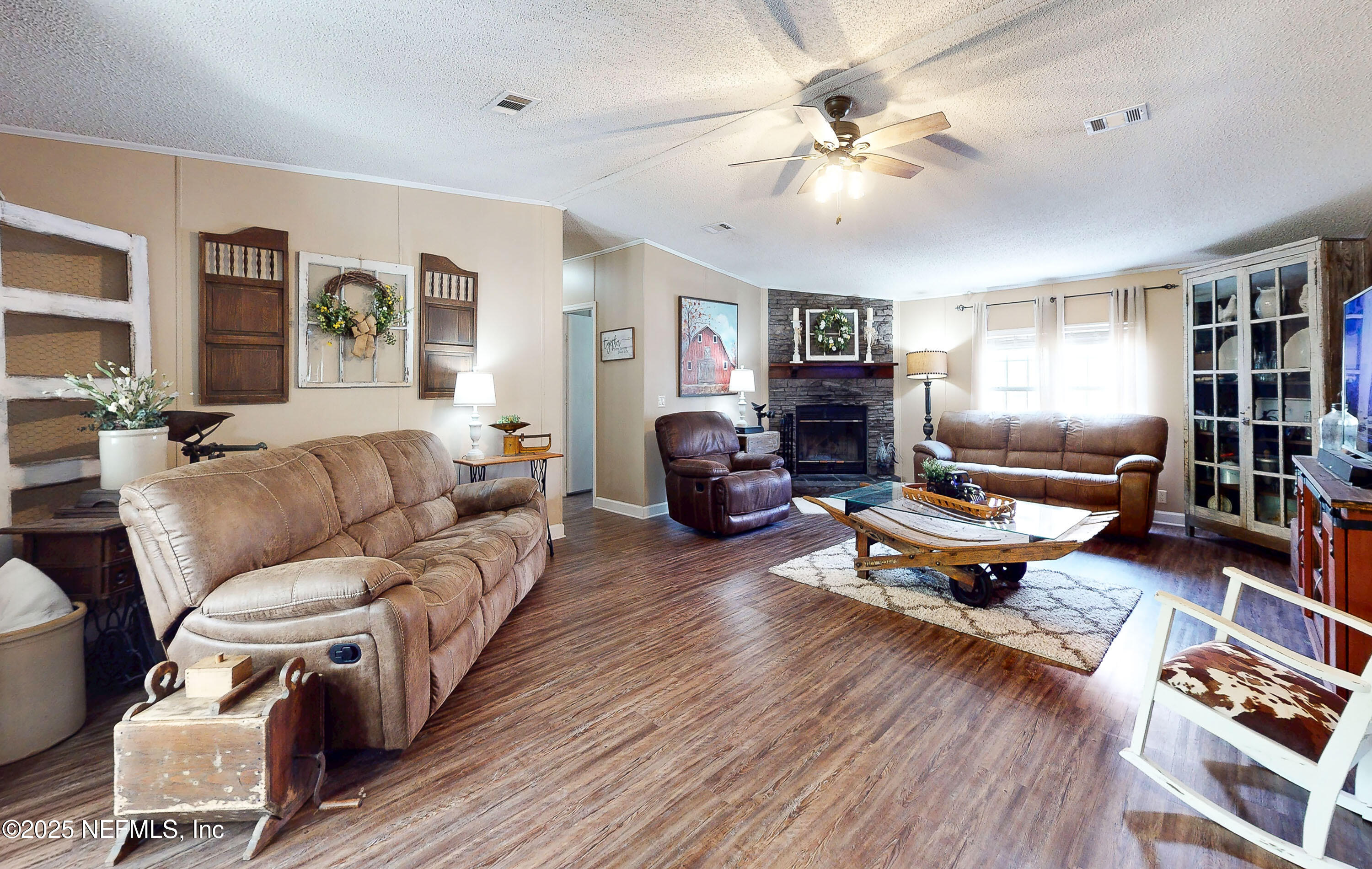 1357 Starling Road Middleburg, FL 32068 - Photo 12 of 46 Living Room