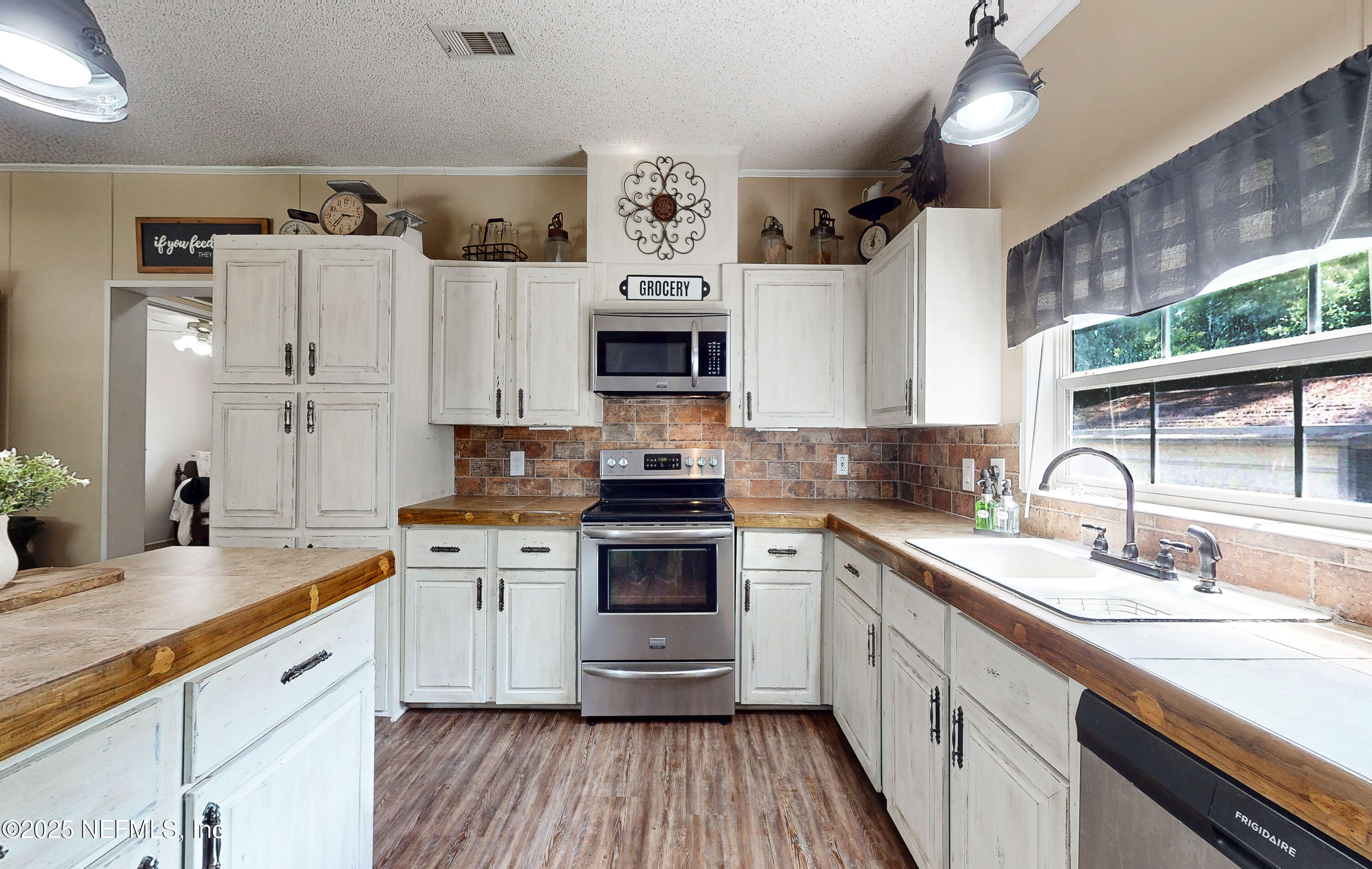 1357 Starling Road Middleburg, FL 32068 - Photo 7 of 46 Kitchen