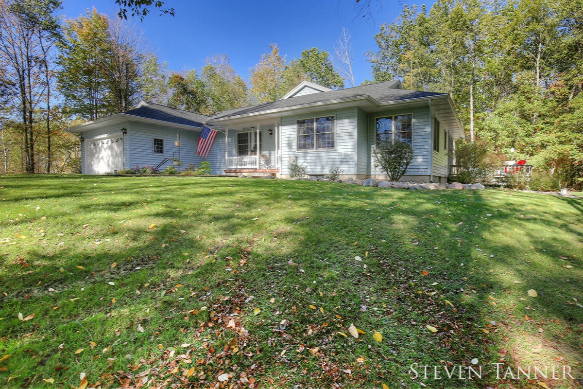 299 East Pakes Road Stanton, MI 48888 - Photo 2 of 28 IMG_2991