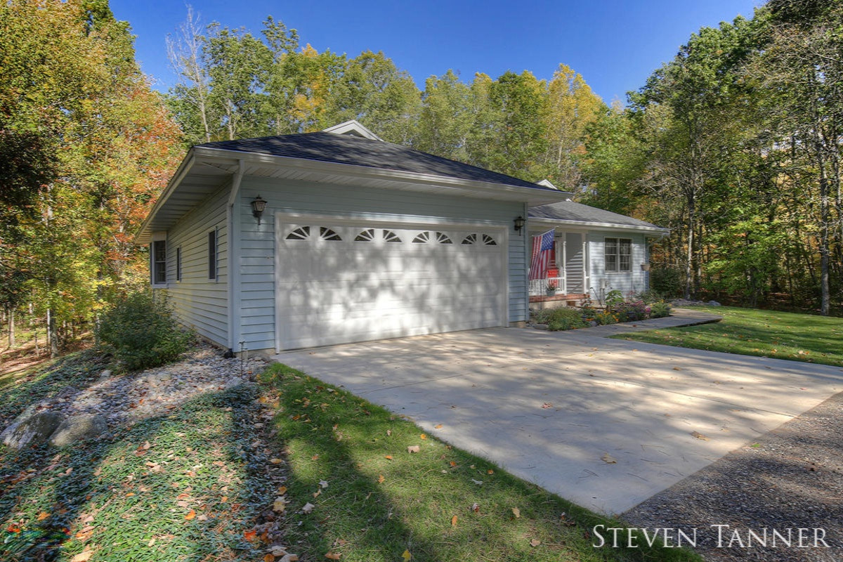 299 East Pakes Road Stanton, MI 48888 - Photo 3 of 28 IMG_2992