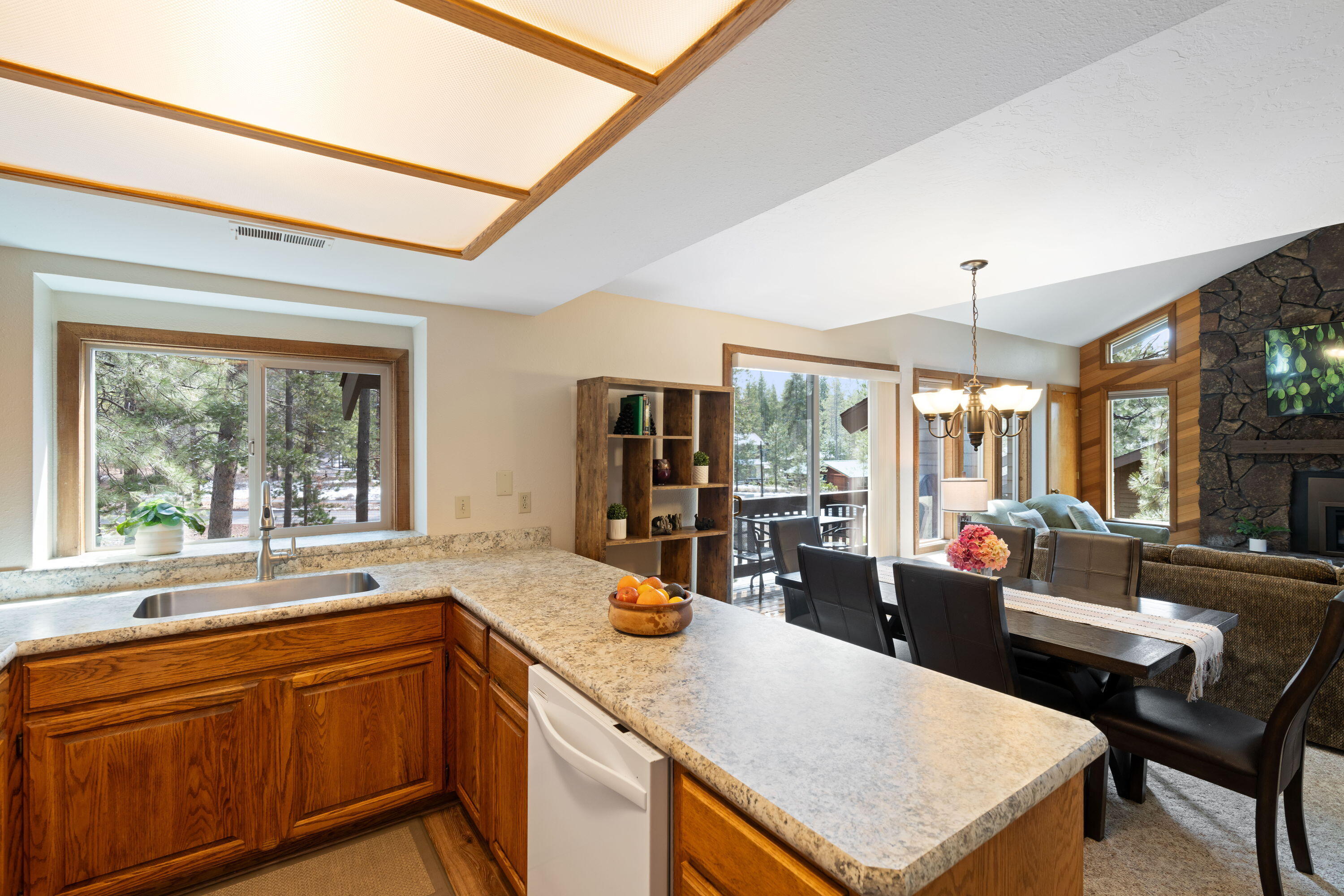 57326 Beaver Ridge Loop, Unit 12 Sunriver, OR 97707 - Photo 14 of 33