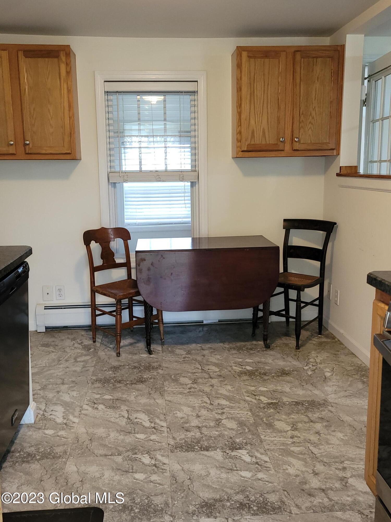 618 Boght Road Colonie, NY 12047 - Photo 5 of 15 Kitchen dining
