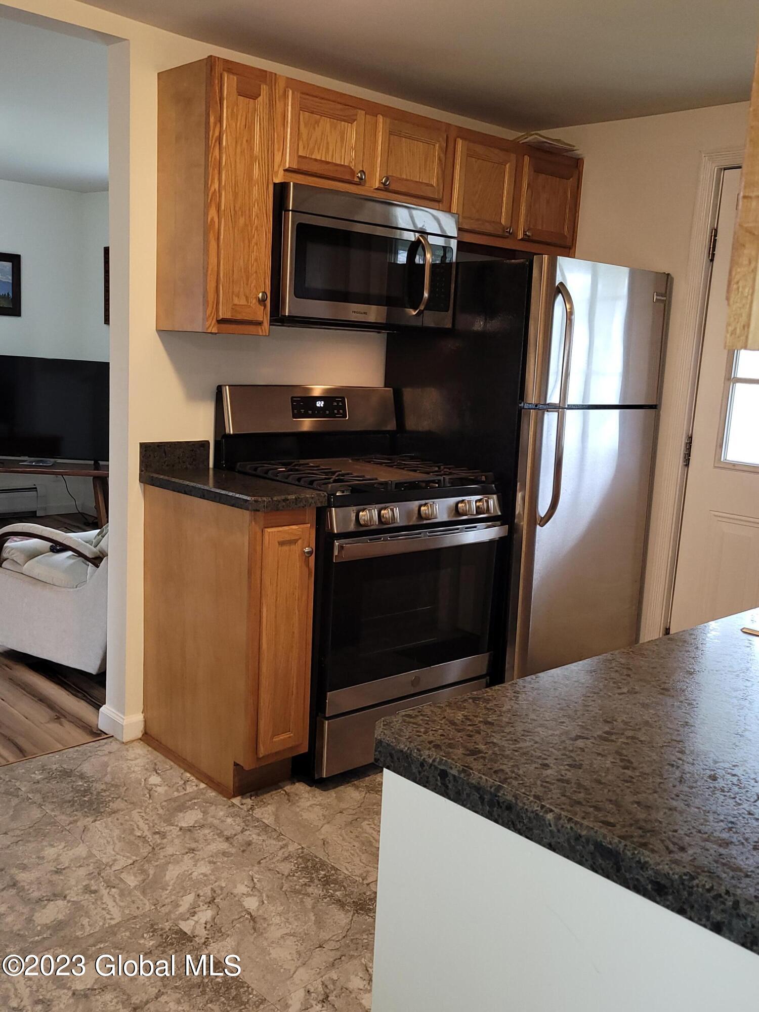 618 Boght Road Colonie, NY 12047 - Photo 7 of 15 Kitchen