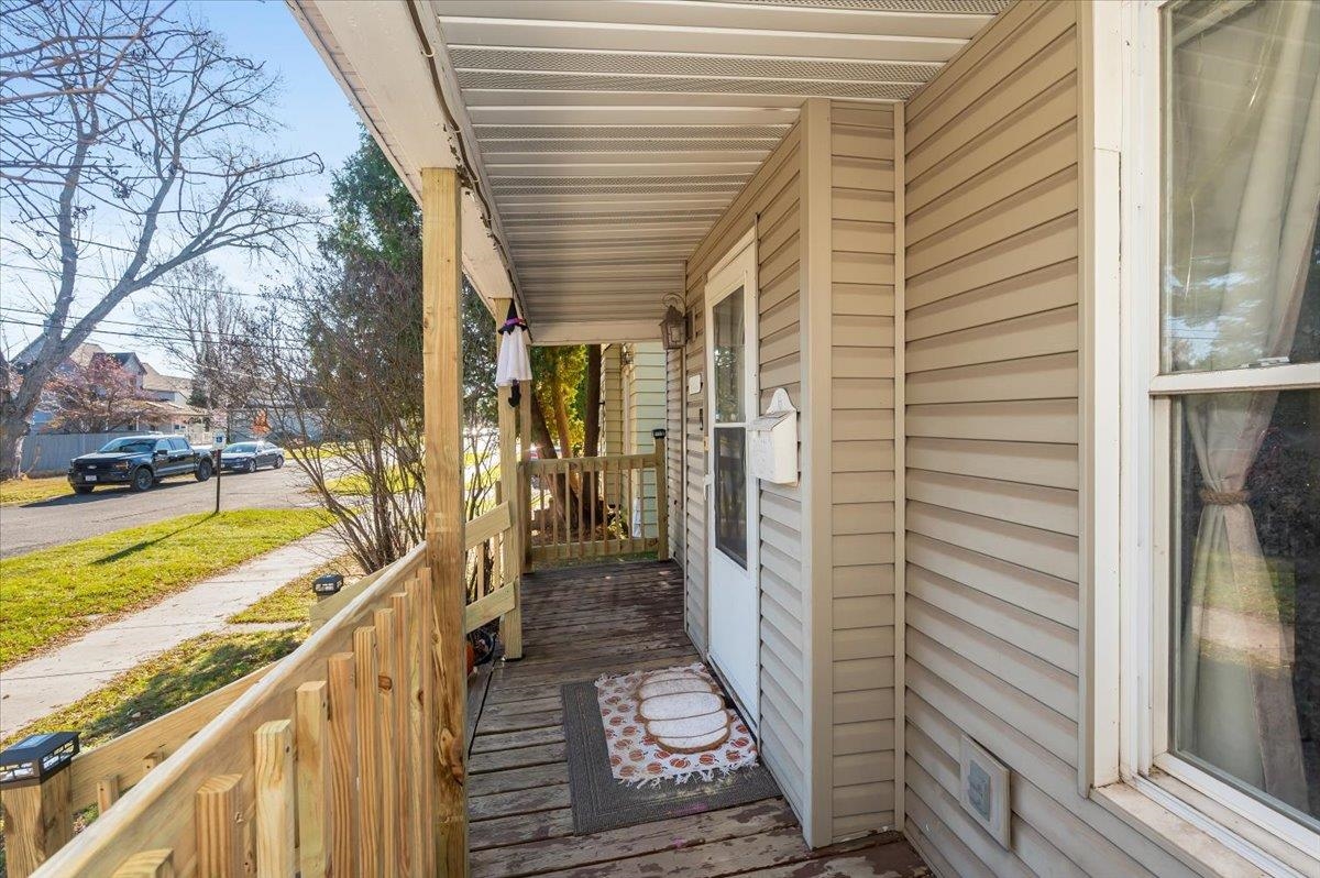 1807 Baxter Avenue Superior, WI 54880 - Photo 2 of 19