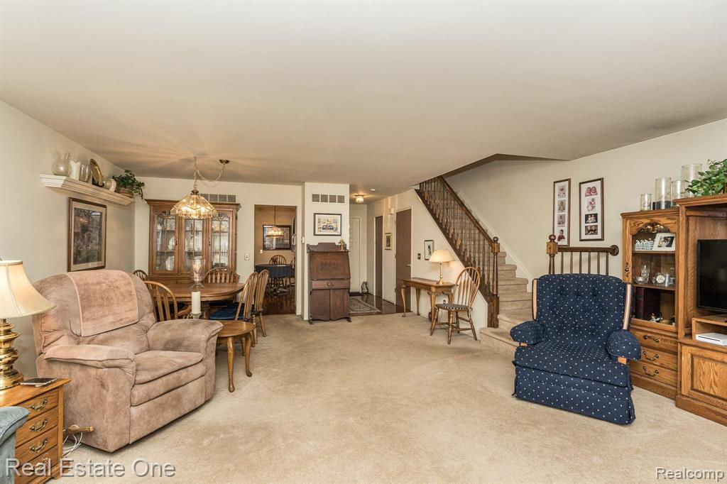 627 Tennyson Rochester Hills, MI 48307 - Photo 9 of 25