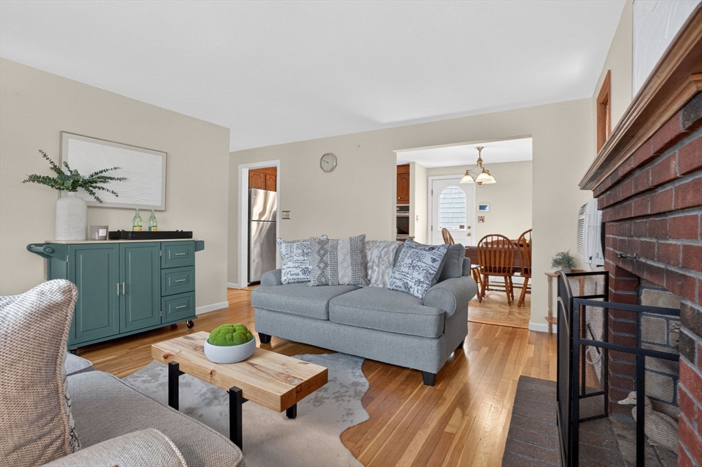 46 Grapevine Avenue Lexington, MA 02421 - Photo 3 of 15