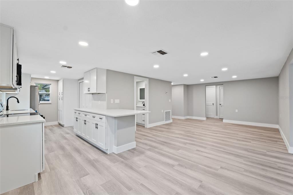 8030 Gulf Way Hudson, FL 34667 - Photo 6 of 34