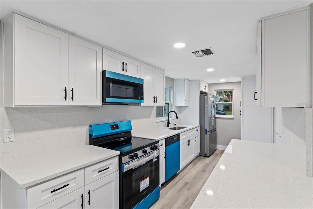 8030 Gulf Way Hudson, FL 34667 - Photo 10 of 34