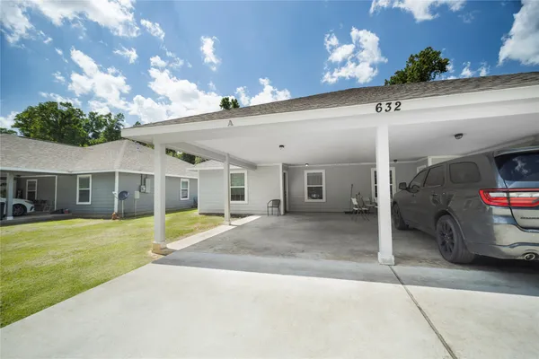 $1,550 | 632 Luke Street, Unit B, Dayton, TX 77535