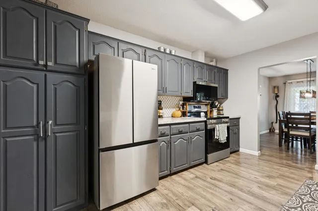 $238,900 | 609 East Welco Drive, Montgomery, MN 56069