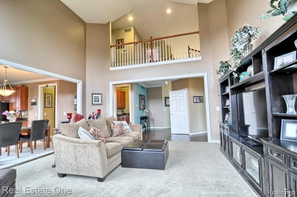 3741 Inverness Drive Rochester, MI 48306 - Photo 17 of 40 Family_Room_2nd_View.jpg
