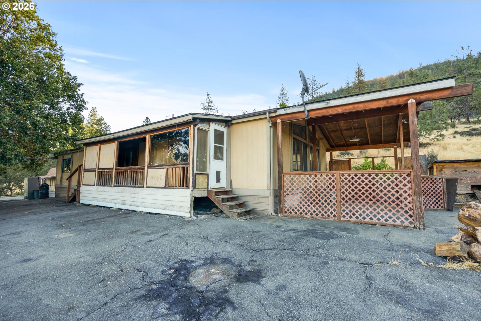 2549 Granite Hill Road Grants Pass, OR 97526 - Photo 2 of 46 Gallery Image 2
