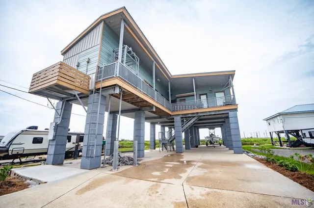 $675,000 | 118 Herbert Street, Grand Isle, LA 70358