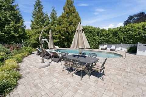 $974,999 | 8 Griggs Drive, Greenlawn, NY 11740