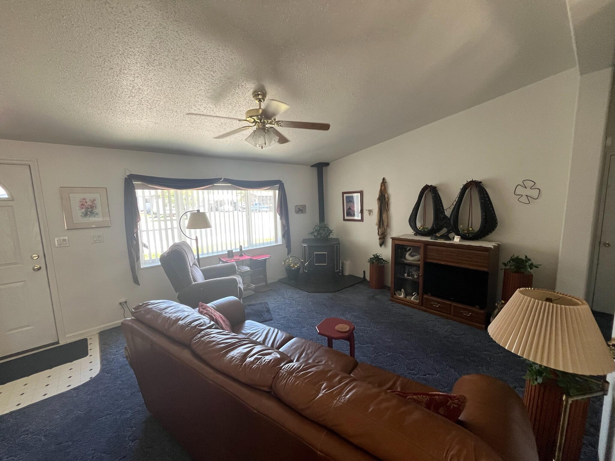 92 South T Street Lakeview, OR 97630 - Photo 5 of 33 Living room